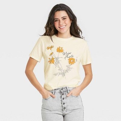 Women's Mujer Fuerte Short Sleeve Graphic T-Shirt - Cream | Target