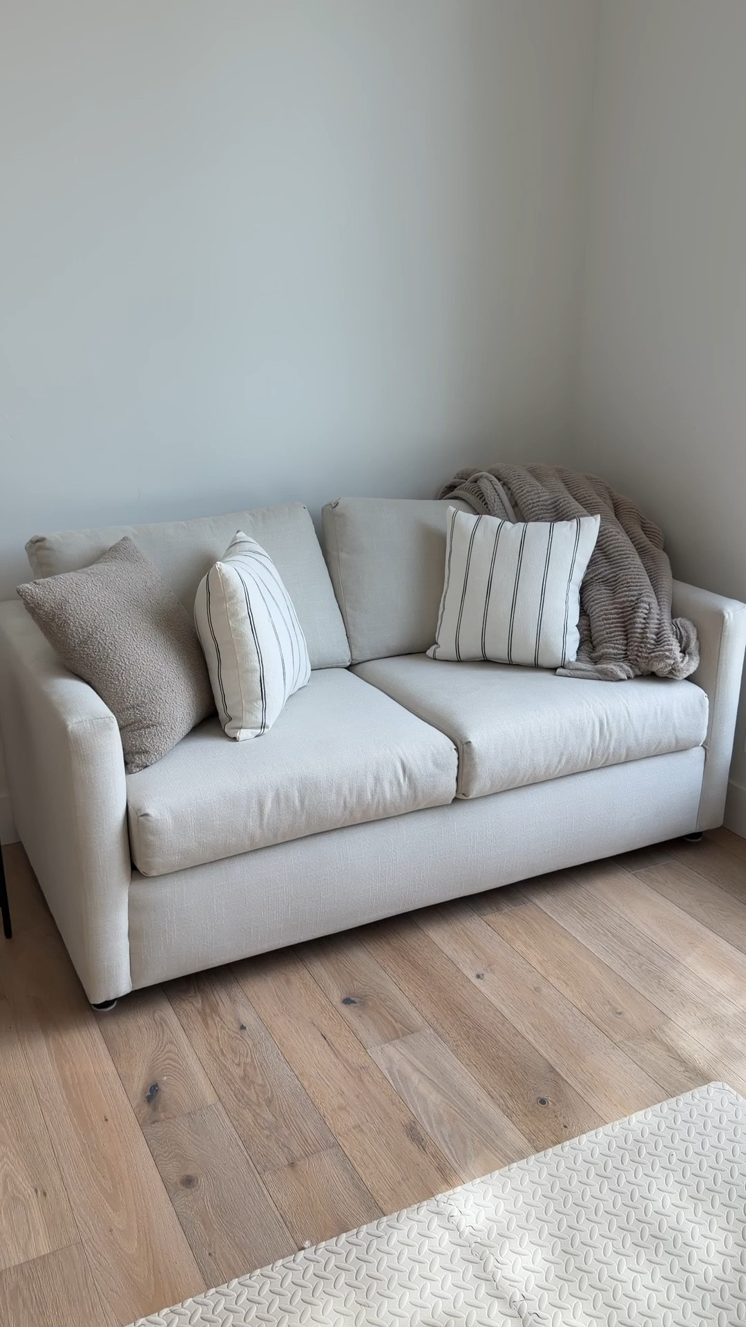 The perfect sleeper sofa for a guest room!

Pull out couch 
Sofa bed 