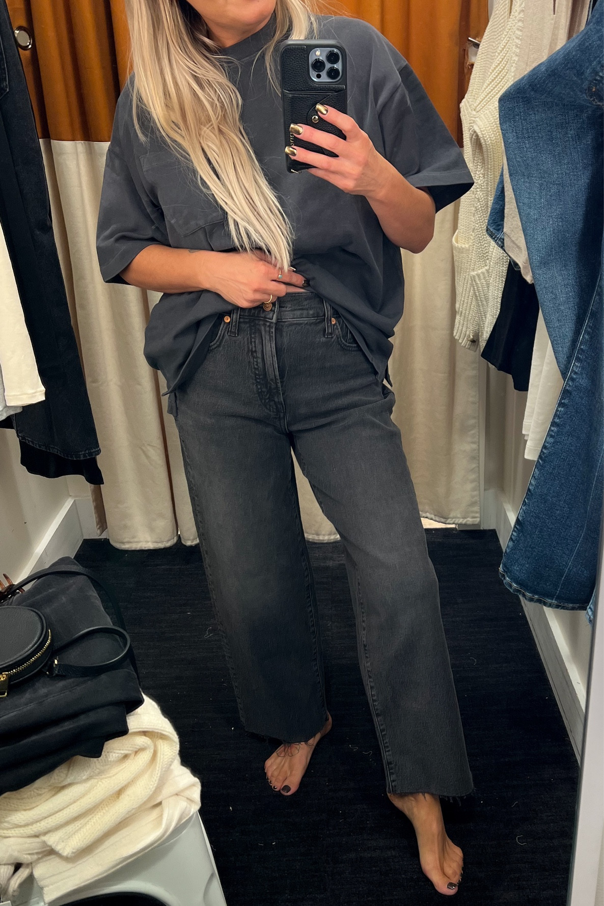 MADEWELL:  a solid pair of black denim jeans and the perfect oversized cotton T  🩶🖤

[[ standard size for me with any brand is usually a small-medium top and small bottom or size 25 in denim ]]

Denim jeans - 25
oversized tee - Xsmall 

#falloutfits #jeans #denim #skirts #datenightoutfits #weddingoutfits #holidayoutfits #giftsforher #madewell 


#LTKsalealert #LTKstyletip #LTKxMadewell