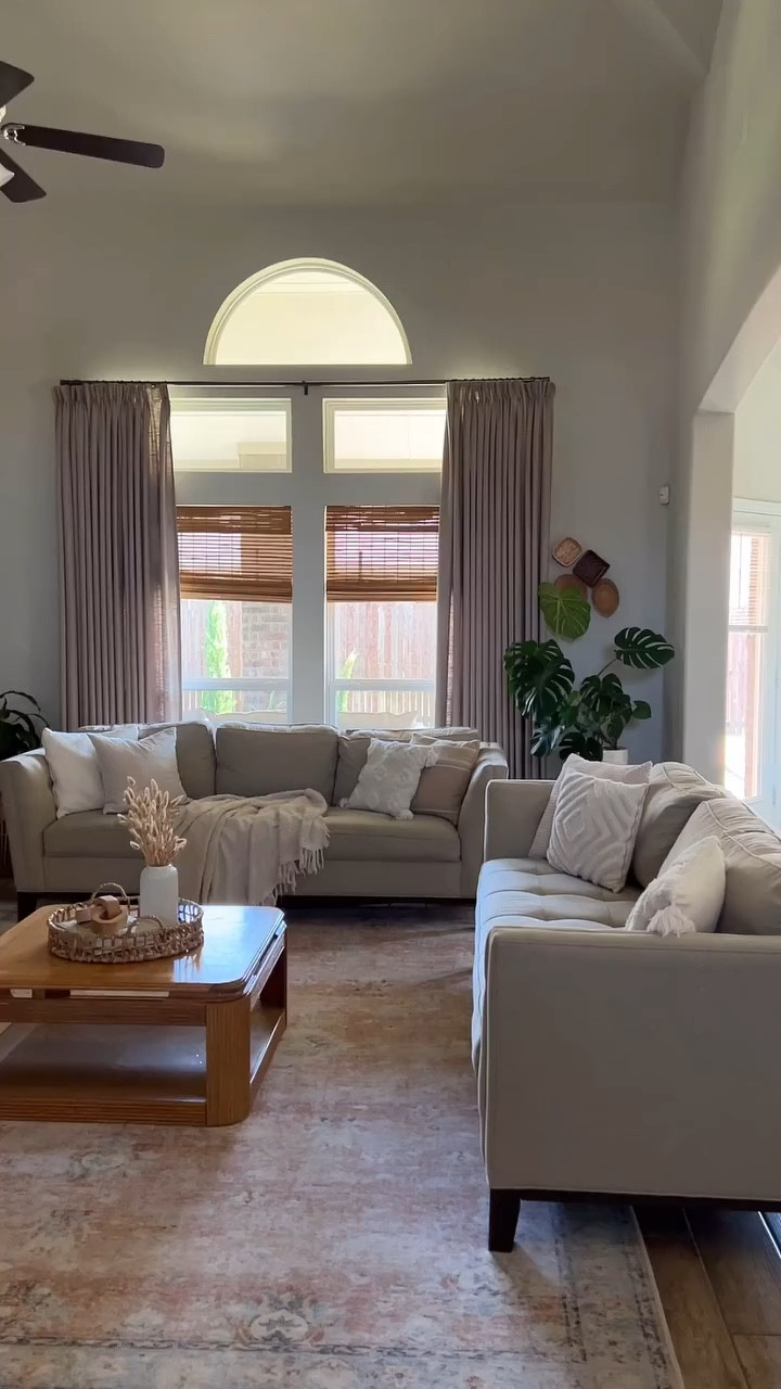 Detalles de la sala ~ livingroom details ☀️🍃✨ 

#livingroom #livingroomdecor #livingroomdesign #livingroominspo #bohohomedecor #fallvibes #autumn #bohemianhome #bohointeriors #saladeestar #texashomes #homedecor

#LTKVideo #LTKFallSale #LTKHome