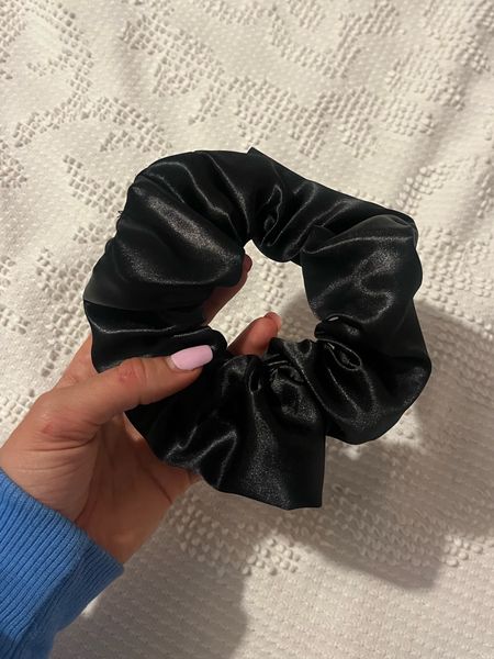 silk scrunchies are the best and don’t damage your hair🖤

#LTKbeauty #LTKFind
