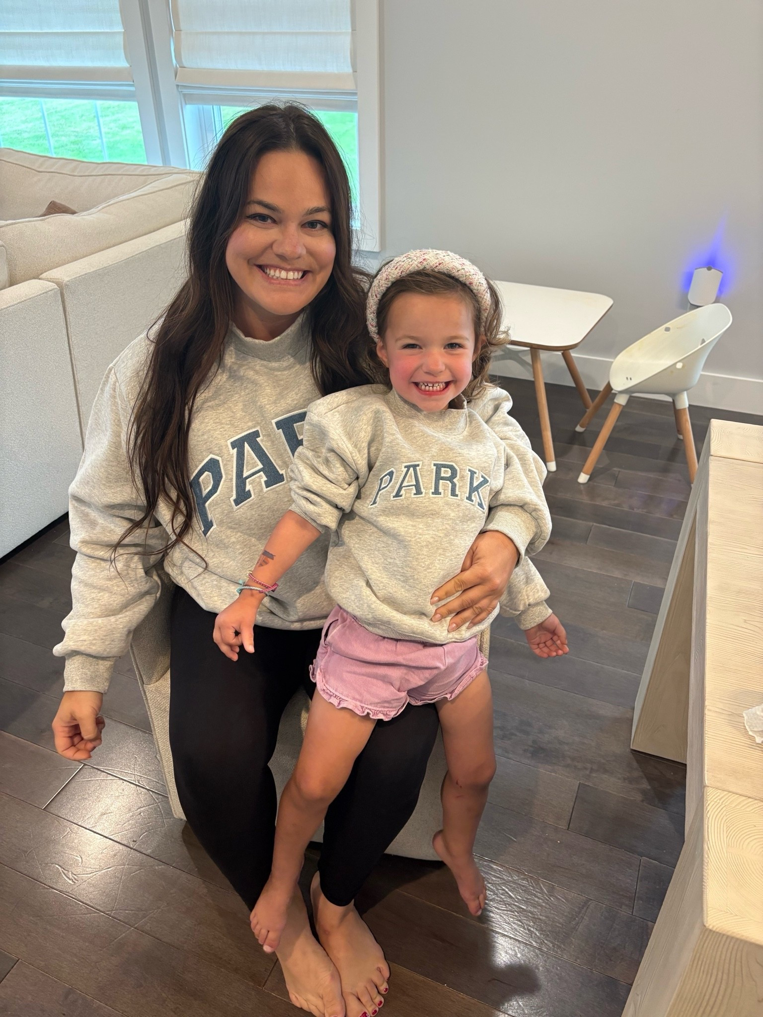 Mommy & Me matching sweatshirts💙