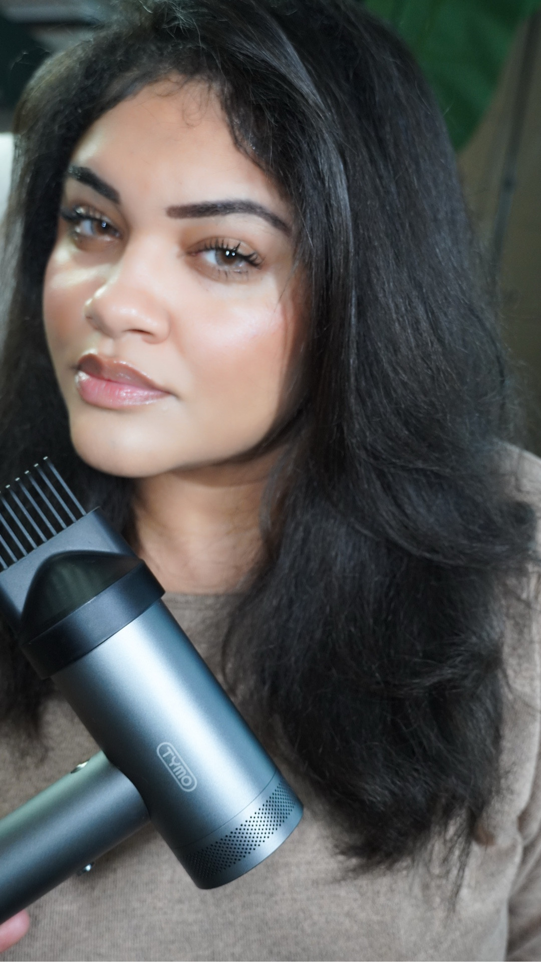 Only took me 20 minutes with the TYMO AirHype.

It dries with air speed instead of harsh heat, so my hair feels healthy and shiny thanks to the 300 million negative ions.

And the attachments make it super versatile:
	•	The diffuser defines curls and adds volume,
	•	The comb gives me that quick blowout,
	•	And the nozzle creates a sleek, smooth finish.

Fast, healthy, and styled in just 20 minutes! 
@tymobeauty

#tymobeauty #tymo #tymoairhype #haircare #hairtutorial #hairtok #blowout #amazonfinds #healthyhair #shinyhair 


#LTKBeauty #LTKStyleTip