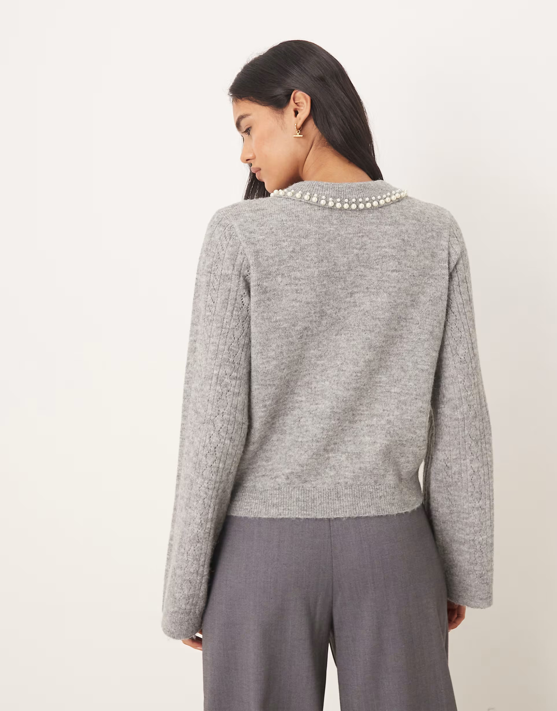 JDY - Trui met kraagje met afwerking van imitatieparels in grijs | ASOS (Global)