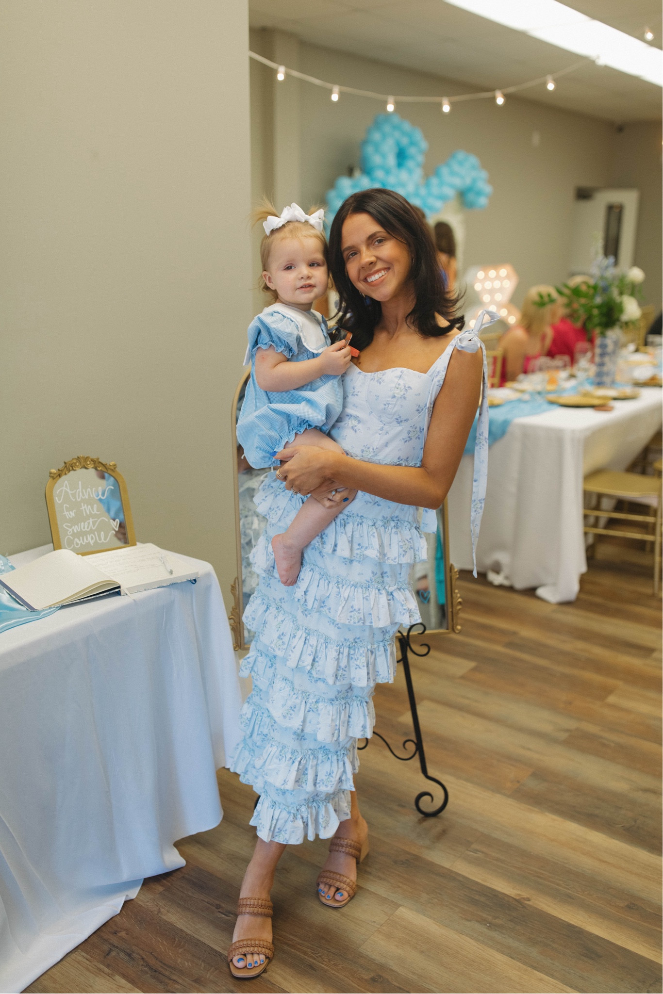 Spring MIDI dress that I am OBSESSED with 🤩🤩


Blue dress | Easter dress | Spring | midi dress | mom style 

#LTKstyletip #LTKSeasonal