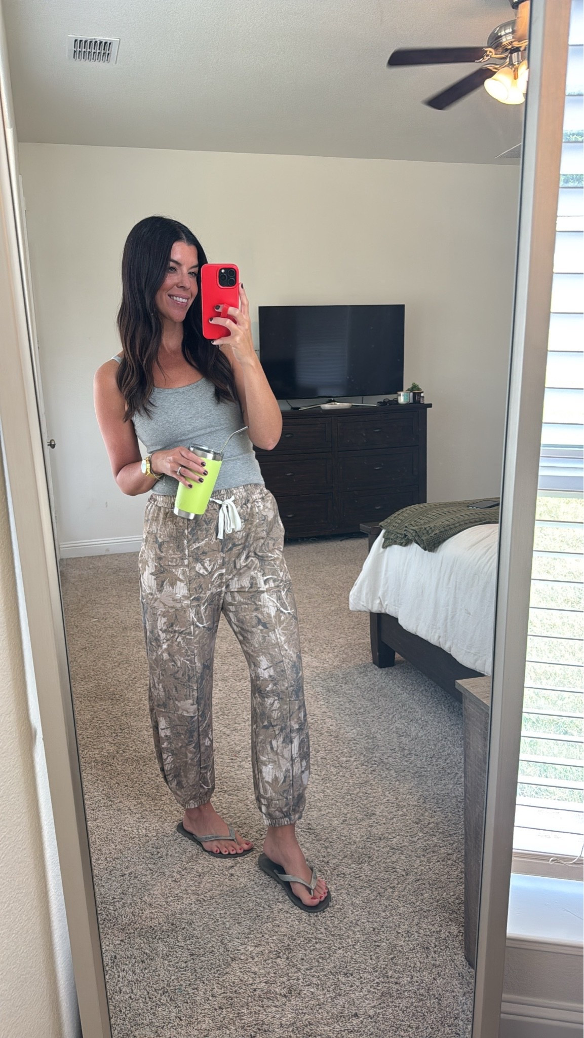 Camo joggers 

Size small

#LTKootd