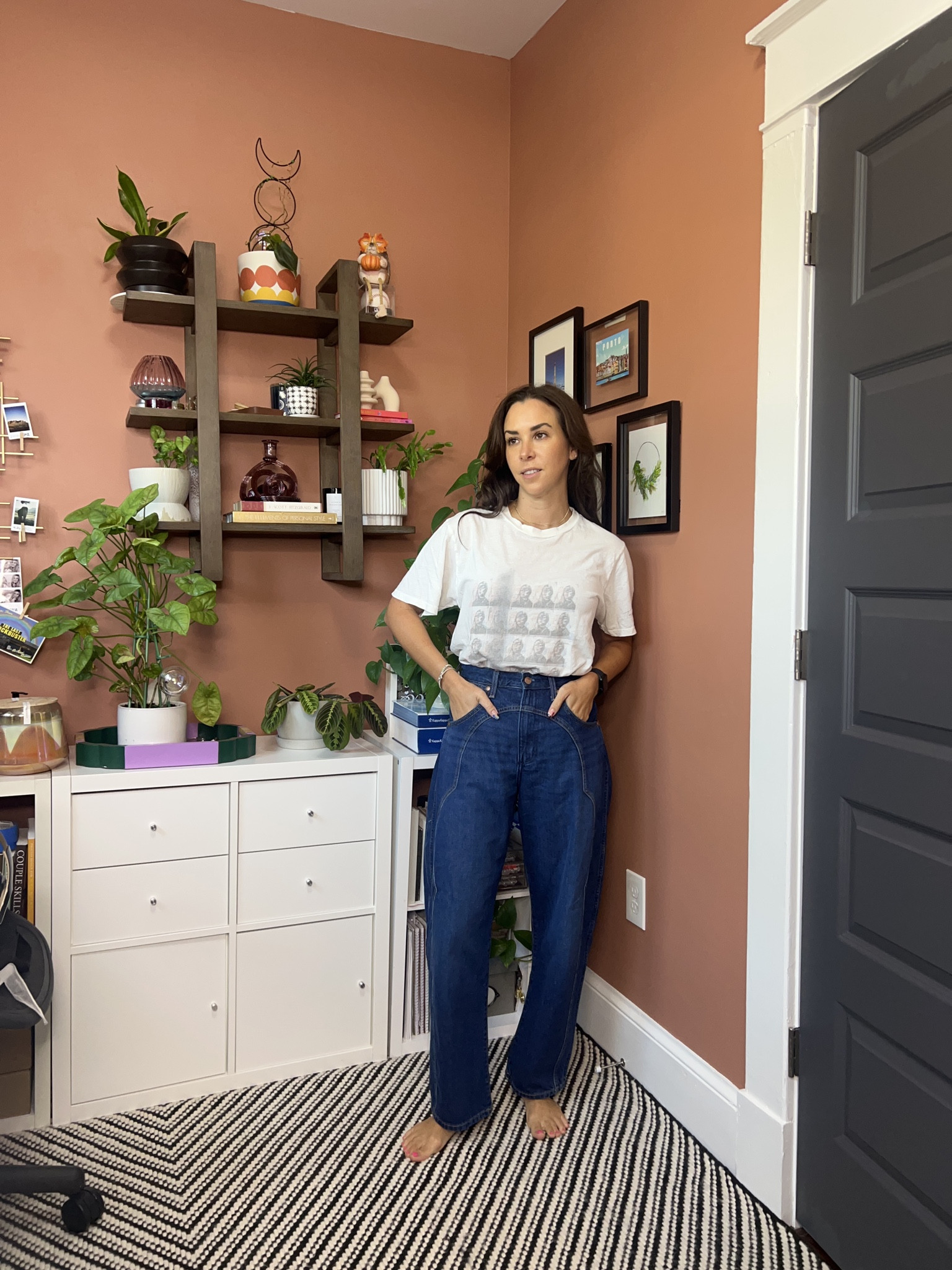 Barrel jeans. Tee. Casual style. Fall outfit.

#LTKStyleTip #LTKFindsUnder100