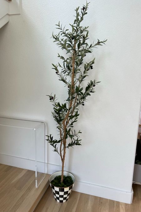 Faux olive tree 

Faux greenery, faux plants, home, home decor, faux trees

#LTKhome