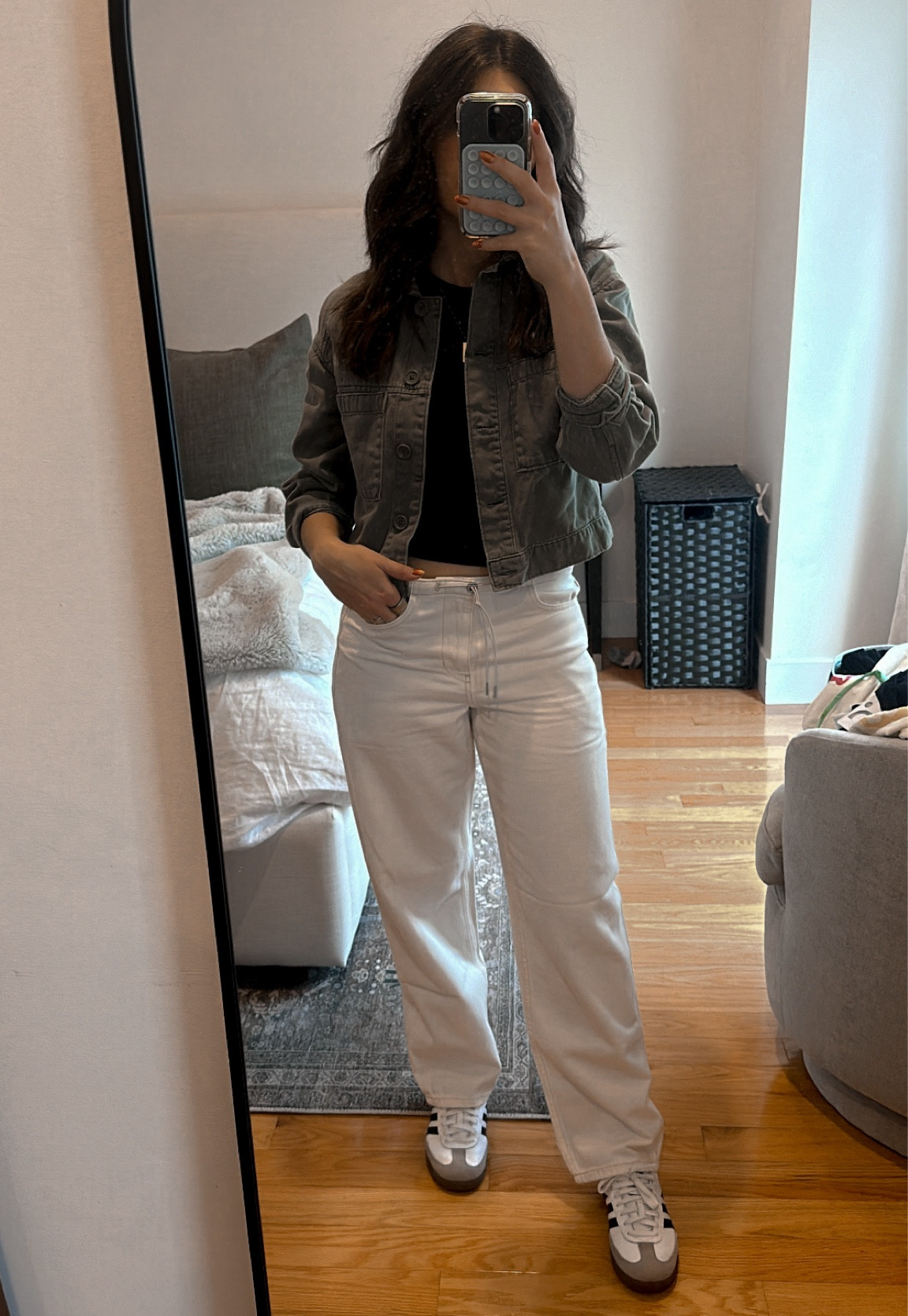 OBSESSED with these drawstring white jeans from Banana Republic — and they’re ON SALE!!! So comfy, light and the perfect fit. Sized up 2 sizes for a slightly oversized fit (wearing 27P)


Fall outfit, jeans, banana republic friends and family sale 

#LTKFallSale #LTKFindsUnder100 #LTKSaleAlert