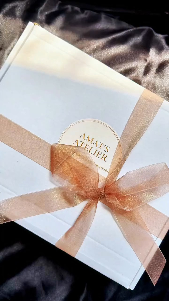 ✨ Unboxing the most delicate luxury jewelry pieces from @amatsatelier and I’m obsessed 🤍💍 Every detail feels feminine, elegant, and timeless — the kind of jewelry that instantly makes you feel expensive and classy.

Here’s what I received ✨
💎 Gold Brilliance Drop Necklace — such a beautiful minimal sparkle for everyday luxury
💍 Althea Ring — elegant, romantic, and gives the perfect soft luxury vibe
🤍 Ivory Love Drops Earrings — delicate statement earrings that complete every outfit effortlessly
☀️ Thousand Suns Bracelet — dainty, classy, and perfect for stacking or wearing alone

The packaging, quality, and aesthetic are absolutely stunning 🎀✨ These pieces are perfect for everyday wear, date nights, special events, or gifting someone you love.

If you love quiet luxury, feminine style, and timeless jewelry… you NEED to check them out 🤍✨

Follow @alinaantman_nyc for more luxury finds, beauty, fashion & lifestyle content 💫

#amatsatelier #luxuryjewelry #quietluxury #jewelrylover #goldjewelry feminineaesthetic everydayluxury minimaljewelry classystyle nycinfluencer fashioninspo softluxury elegantstyle jewelryaddict luxurylifestyle girlystyle ootdinspo newyorkinfluencer romanticstyle alinaantman_nyc