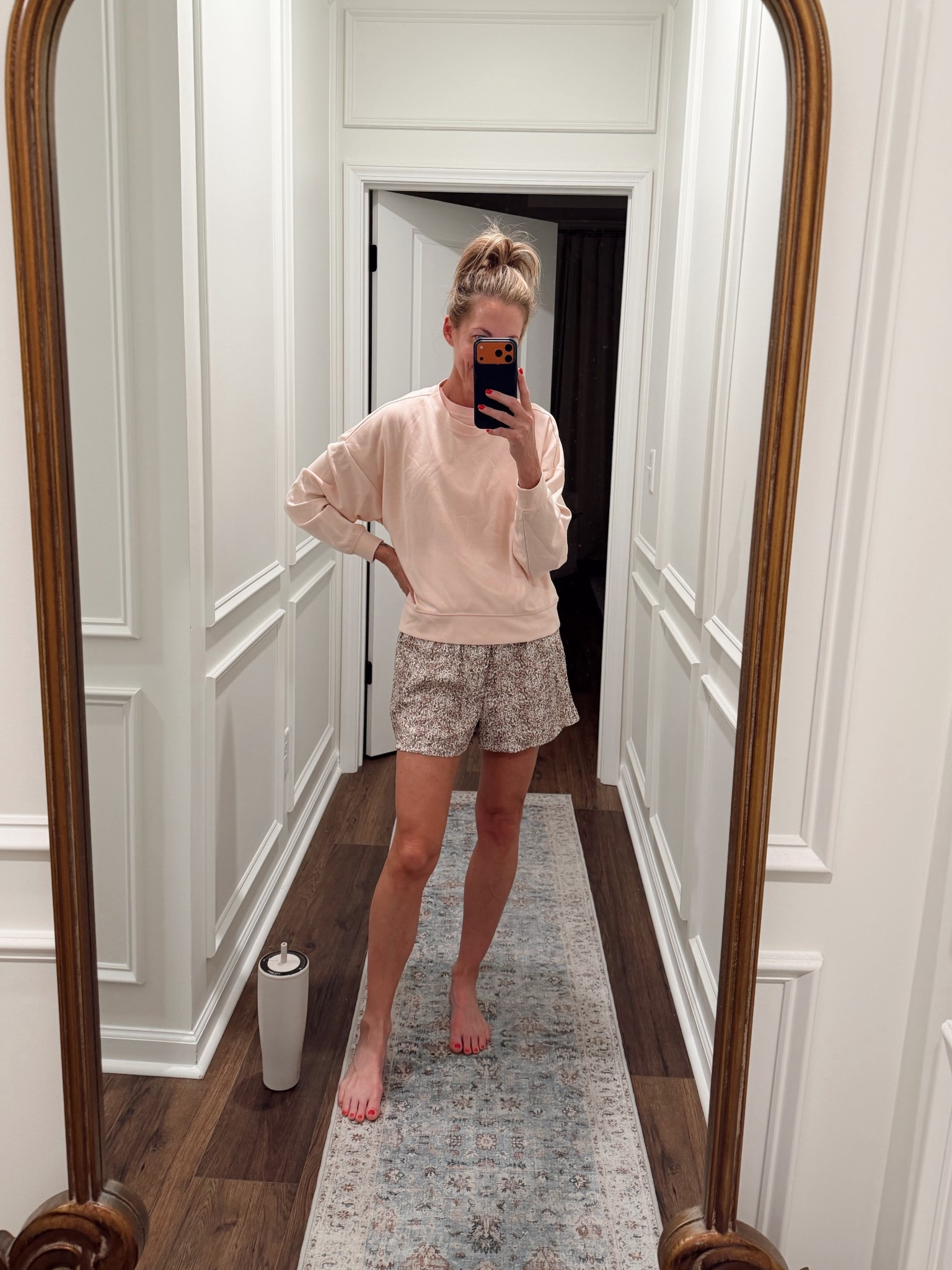 Have i told you how much I love these $9 joyspun boxers. They are my new fave. Want size small. (Linked sweatshirt options) 
Top is a cropped box tee. $10. Size small 