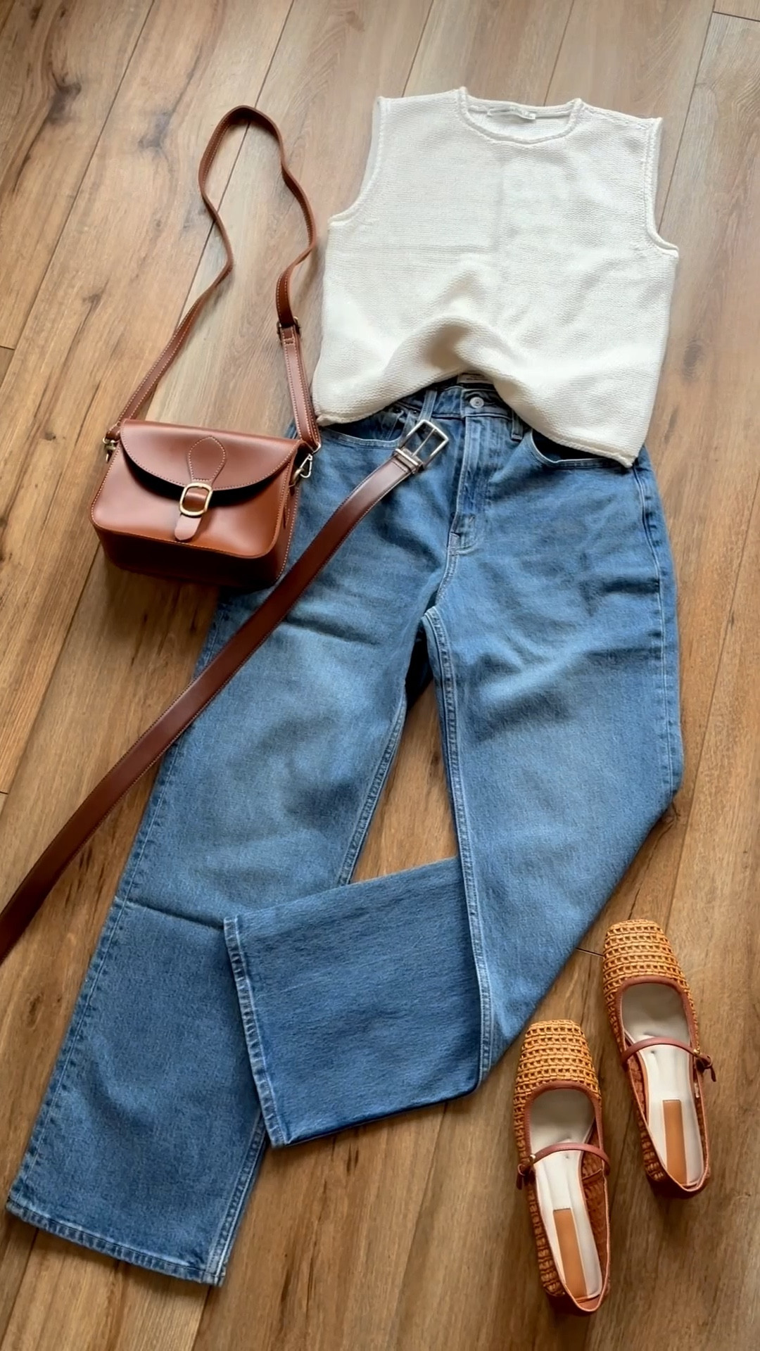 @abercrombie outfits. High rise, 90s relaxed jeans in the shade “medium “, (the first medium option on the site)

sleeveless sweater. every day brown leather belt. casual every day outfits 

#LTKootd #LTKSeasonal #LTKSaleAlert