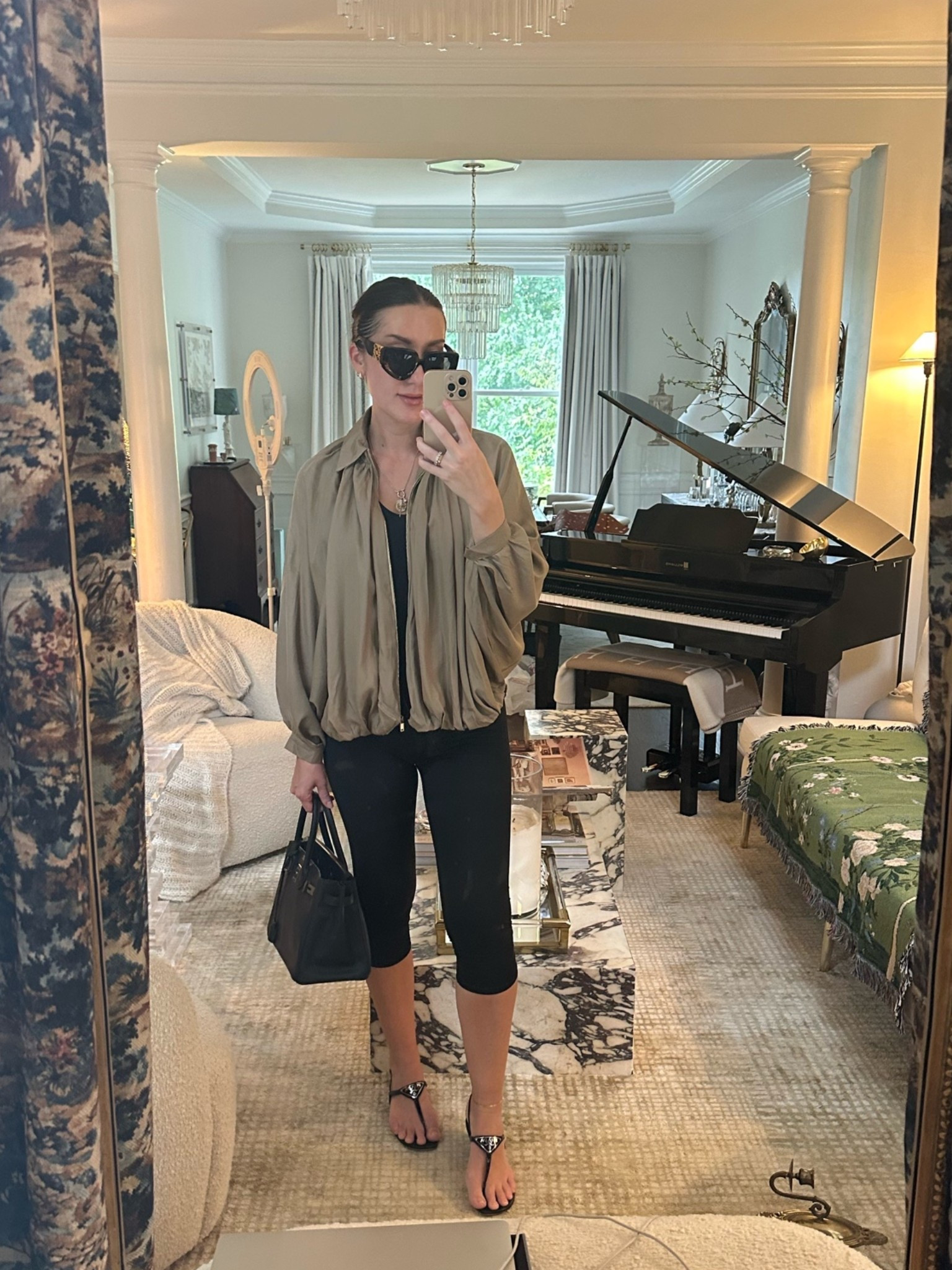 Perfect comfy causal fall look- obsessed with these $5 capris
Leggings small
Jacket small (in color “khaki”)

#LTKootd