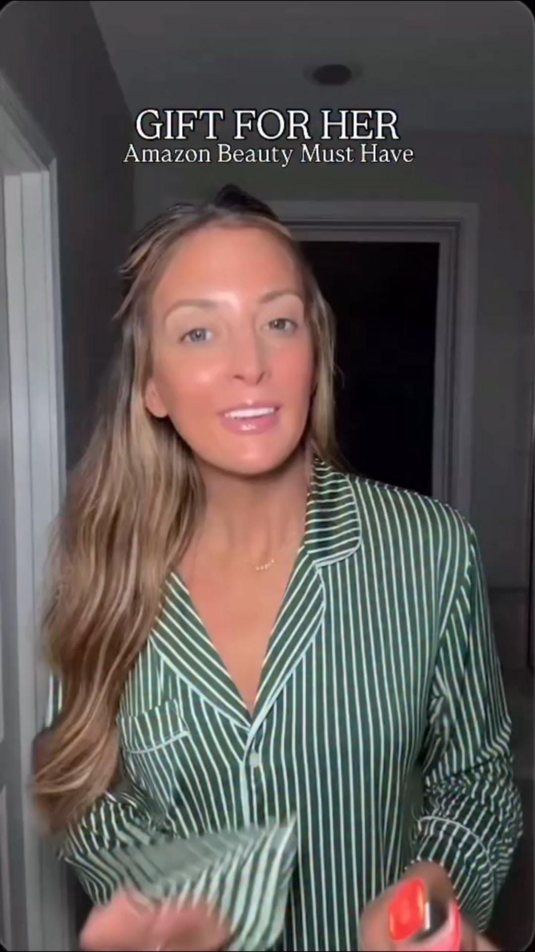 Gift for her she will actually LOVE! ⭐️ It’s like getting a facial everyday in the comfort of your own home!🎉

#medicubepartner #skincare #amazonmusthave