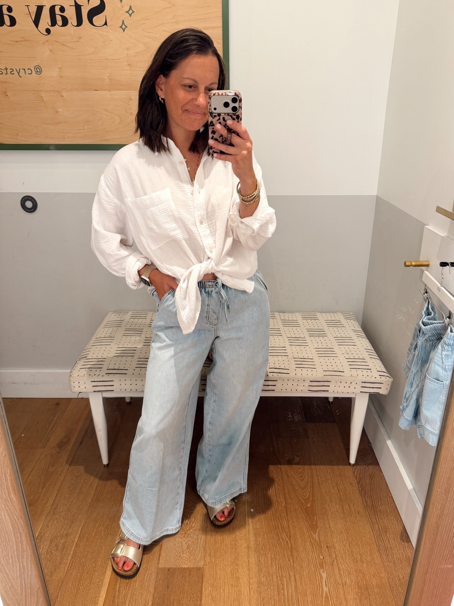 The comfiest wide leg jeans! I sized down to the xs regular and I am 5’4”.

Top runs big but I am wearing the small for an oversized fit!

#LTKootd #LTKmomlife #LTKOver40