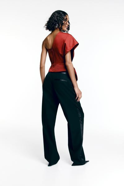 Top mit Schleife | H&M (DE, AT, CH, NL, FI)