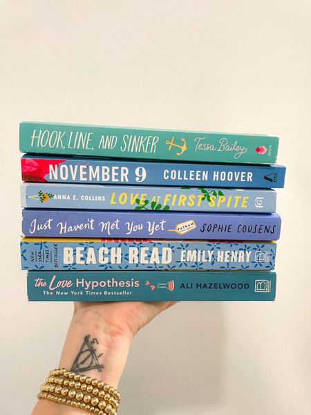 Monday Blues 💙

November 9 and Just Haven’t Met Yet are on my TBR this year. Have you read any of these? 

