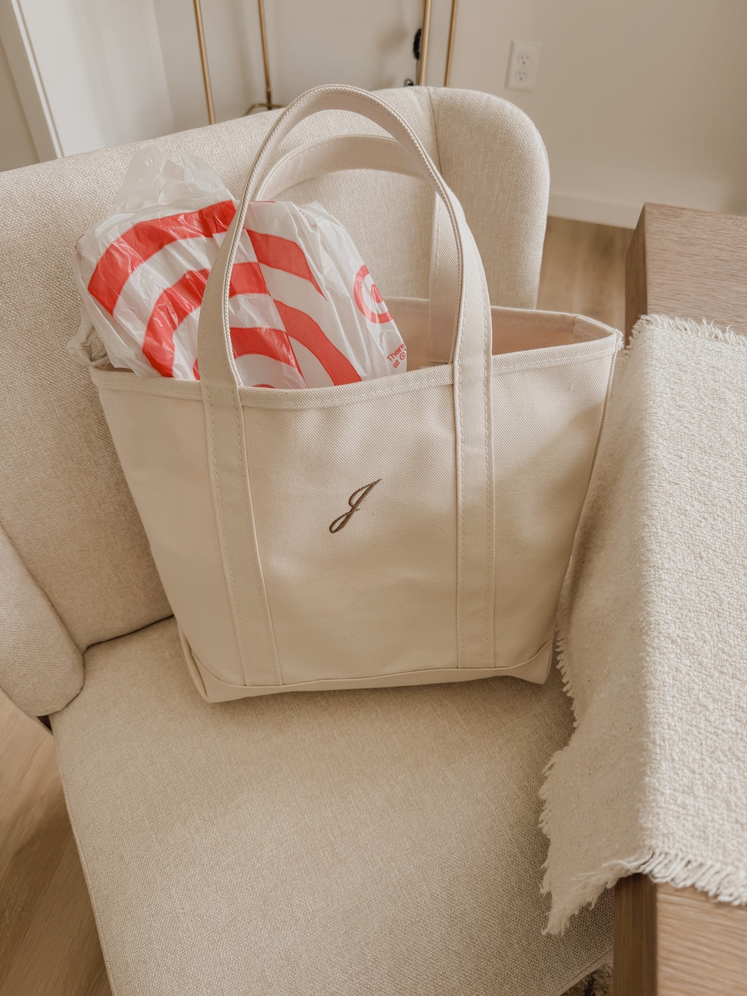There is no feeling like going to Target for one thing and leaving with  many things 🫶🏻



#target #targetfinds #neutraldecor #spring #beige #fyp 