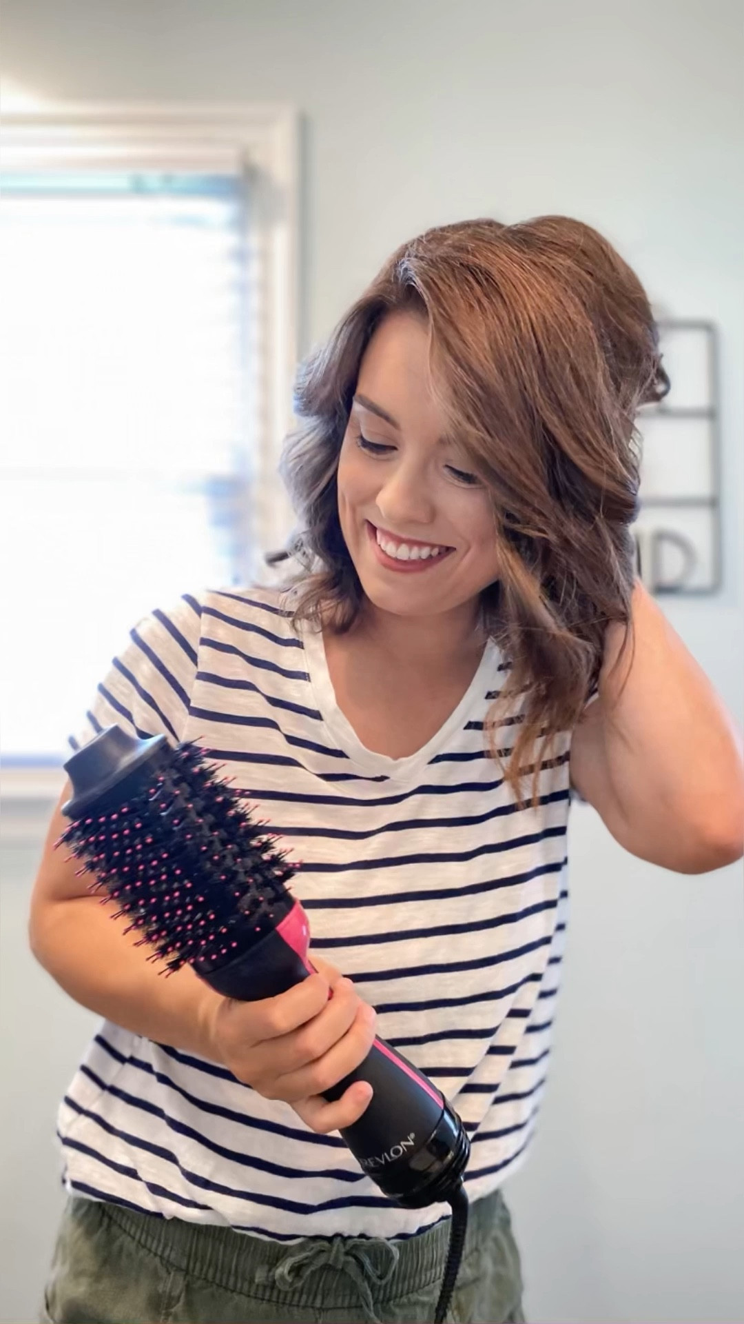 New haircut who dissss? 🙌🏼

I was asked for a tutorial on how I curl my hair, so here ya go!

I blow dry using the Revlon Volumizer and Hot Air Brush and curl with my Chi 1” hair straightener!

My biggest tip: Curl away from your face on both sides for more naturally looking waves!

#LTKbeauty #LTKFind #LTKunder100