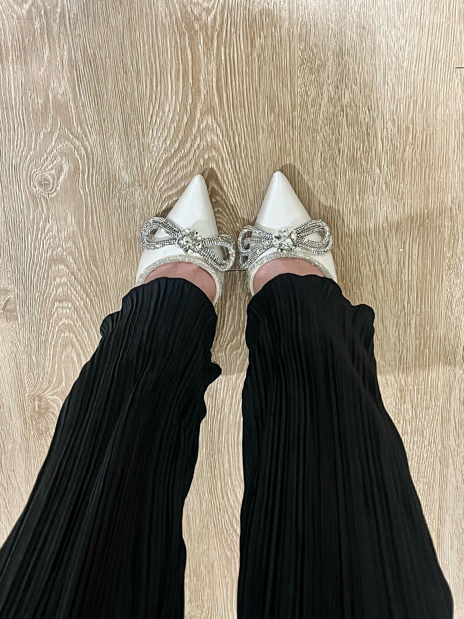 Shoes: size 6 (TTS)
Pants: Small

#nye #newyears #sparkle #diamond #petite #workwear #business #businesscasual #corporate 

#LTKshoecrush #LTKstyletip #LTKworkwear