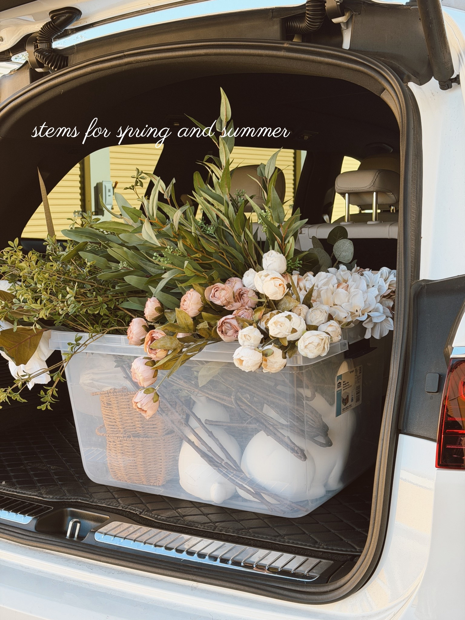 Faux stems for spring and summer 🤎 #springdecor #springflowers 

#LTKSeasonal #LTKHome #LTKSaleAlert