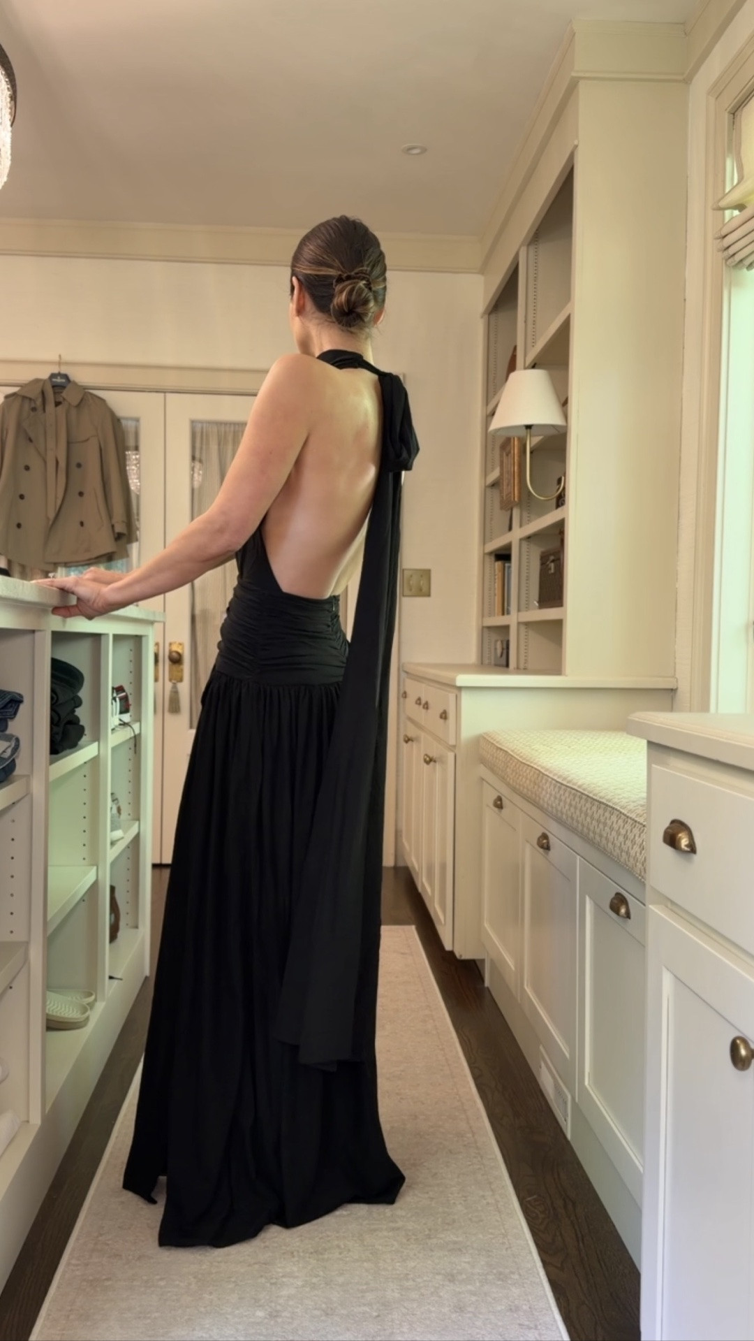 How CHIC is this black dress?!

Wearing a small -