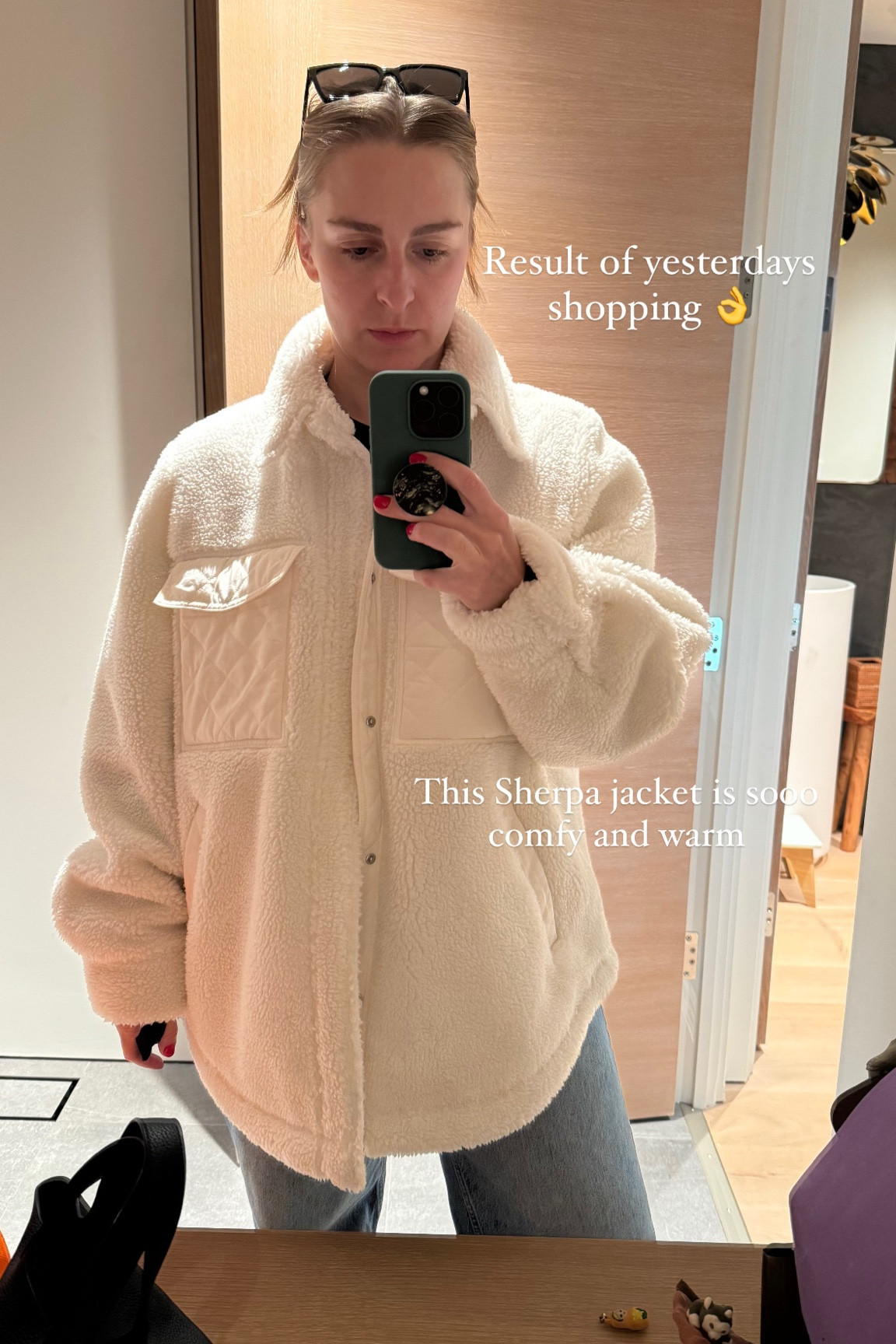 Linking this comfiest Sherpa jacket and two tops that I got from Alo yesterday 🩶
Long sleeve is super silky  and great for everyday wear and another top is perfect for summer or like under blazer top 👌
I wear everything in size M