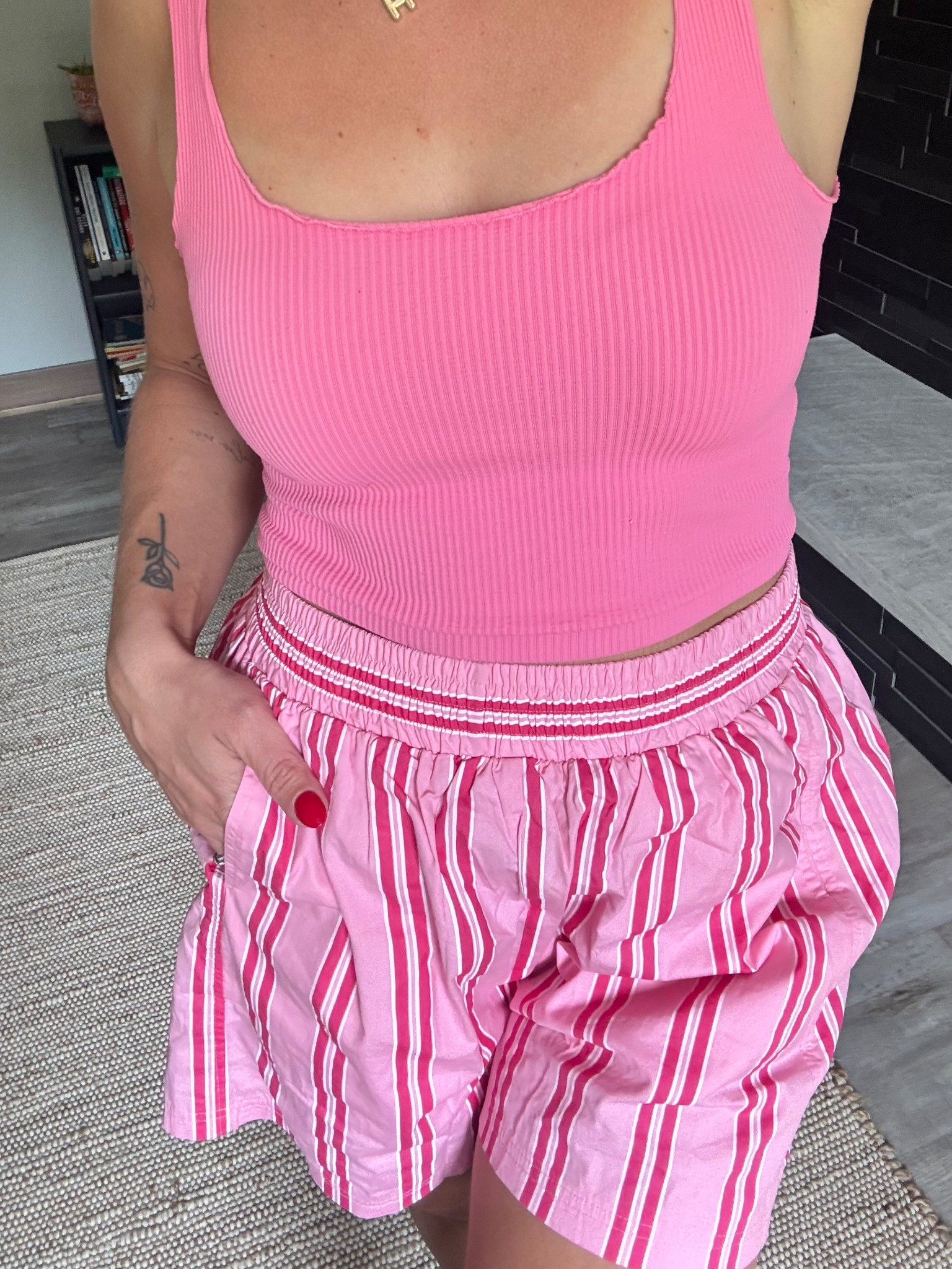 Bright summer outfit idea, casual outfit idea, boxer shorts outfit 