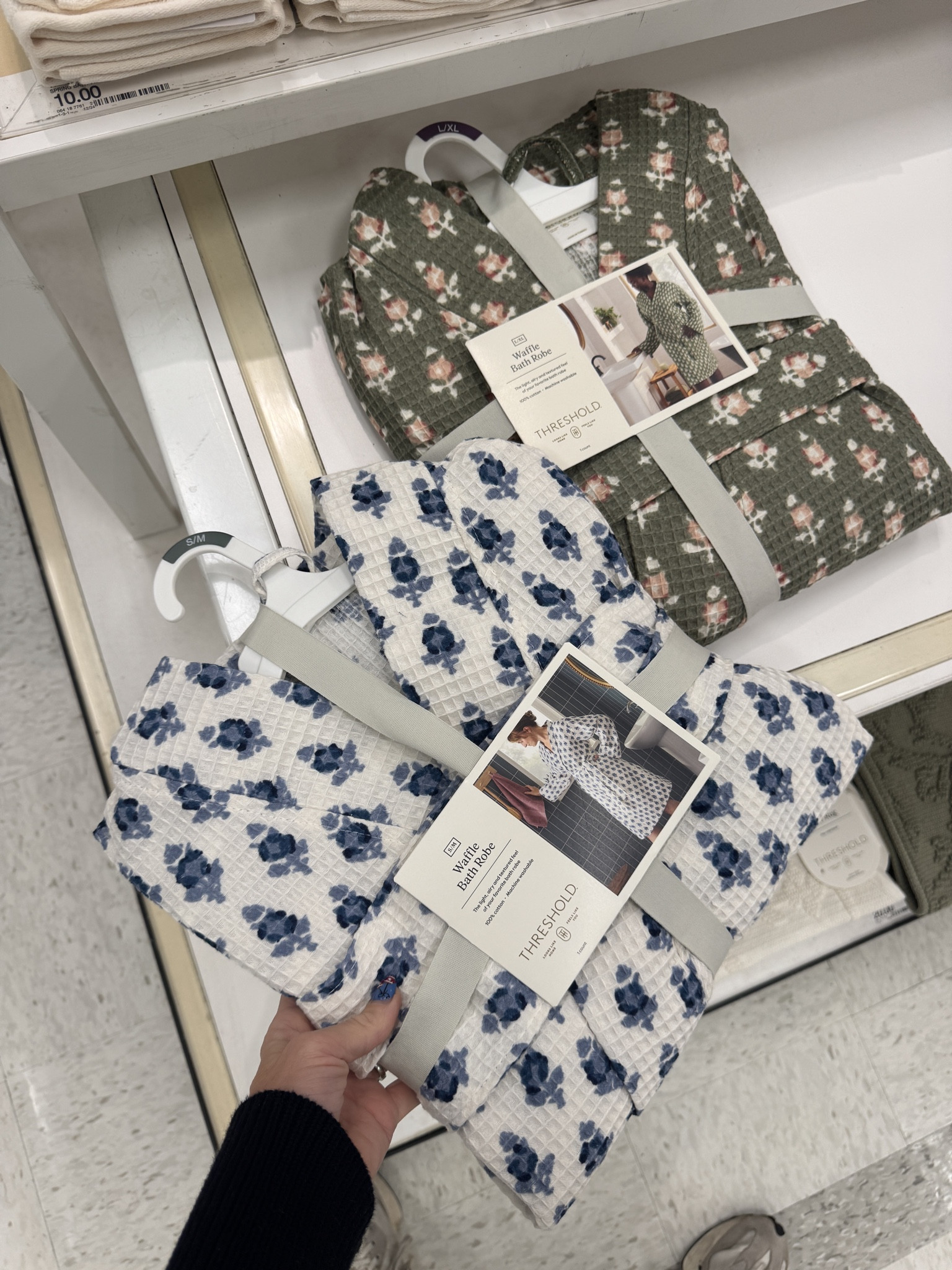 Target finds, these boutique looking printed robes are perfect for your guestroom. A great spring refresh.

#TargetFINDS #TargetStyle #Robes #GuestBedroom #GuestBathroom

#LTKHome