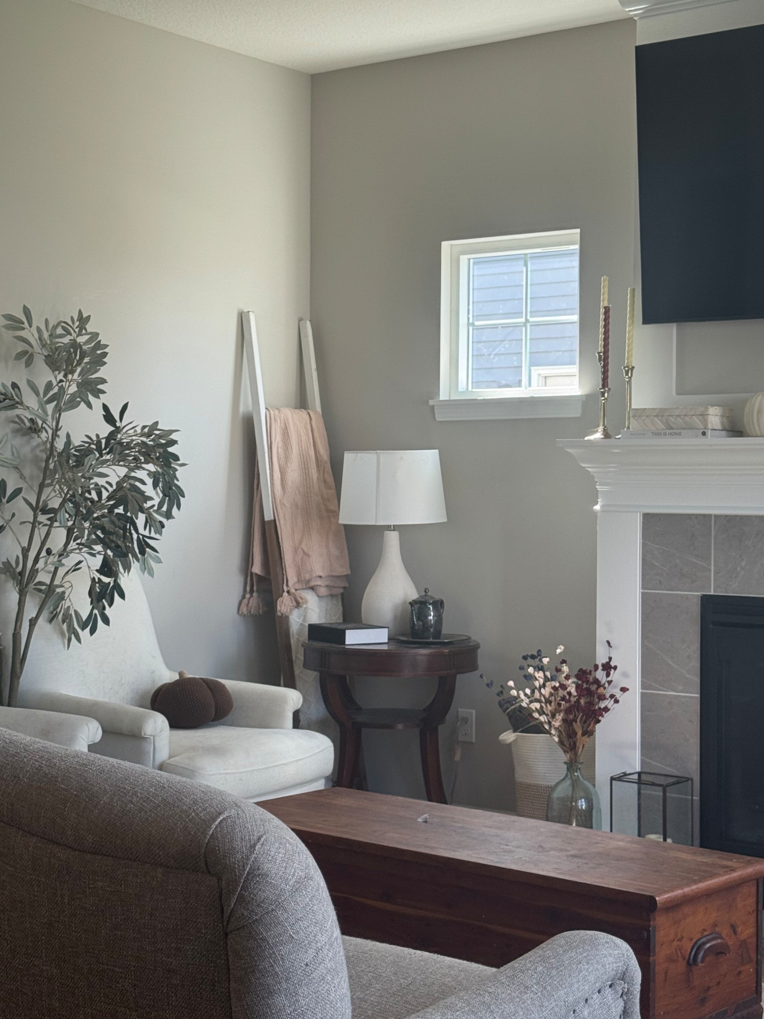 Simple fall touches = instant cozy 🍂✨ Whether it’s a warm throw, a pop of plaid, or a few pumpkins, it doesn’t take much to make your space feel like autumn. 

#LTKFallSale #LTKHome #LTKSeasonal