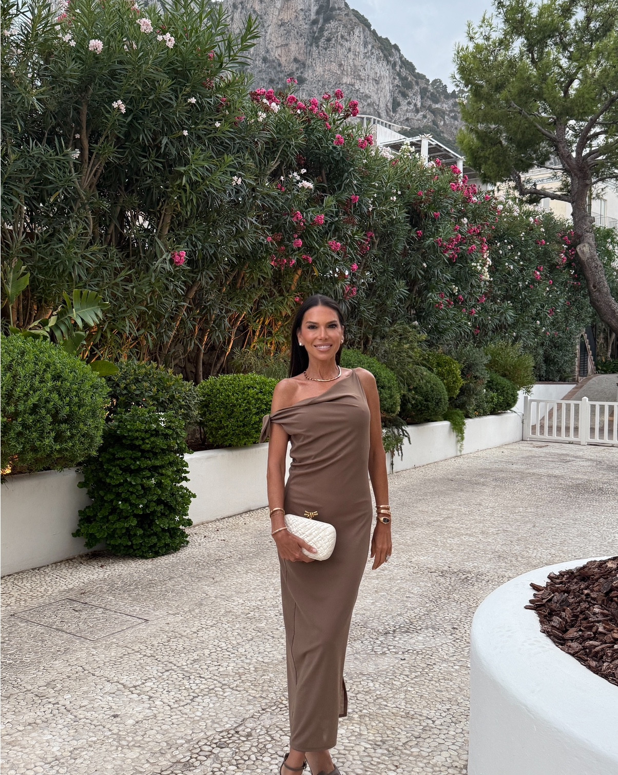 Off-the-shoulder and on to dinner 💫
This dress is from STAUD—flattering, feminine, and perfect for warm summer nights. Unfortunately, I can’t link it on LTK, but I’ve found a few similar styles that give the same effortless elegance.

Easy to dress up or down, and always a yes in my suitcase.

#SummerStyle #LTKeurope #LTKdinnerLook #LTKstyle #VacationDress

#LTKStyleTip #LTKTravel