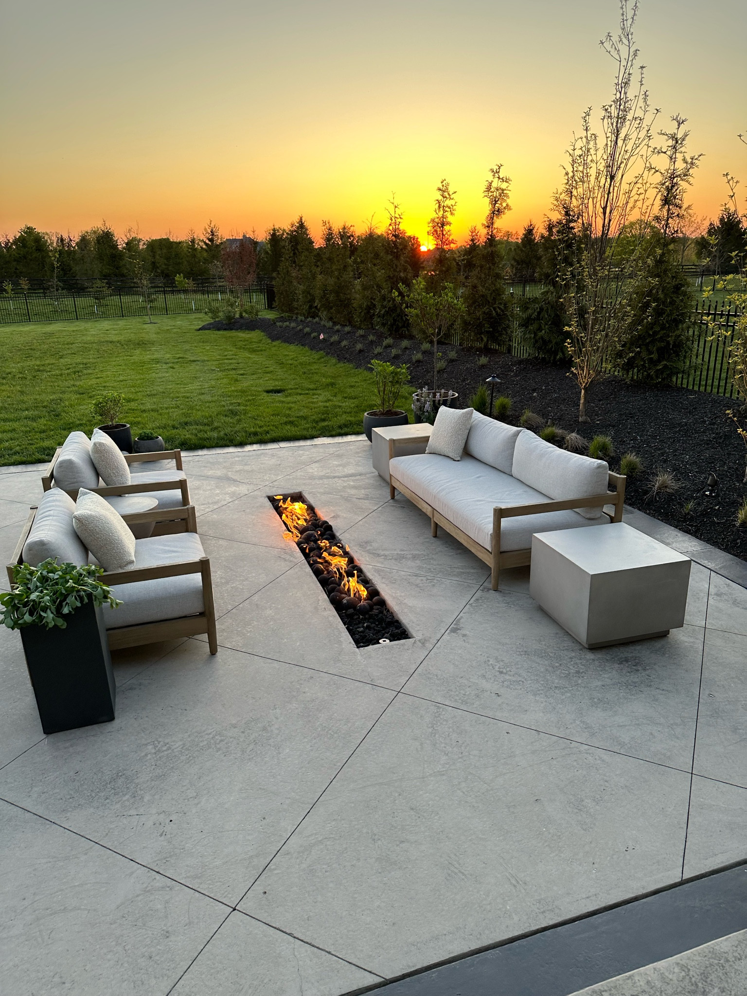 Outdoor patio season is here and we’re getting everything set up!#kathleenpost #patio #outdoorseating