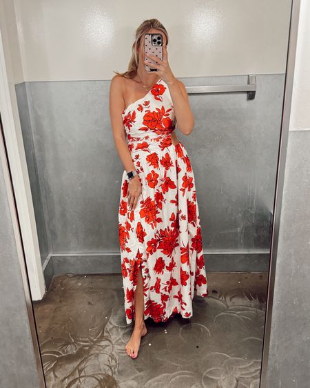 ABERCROMBIE 20% off dresses!

Wearing size XS, it’s runs larger so I recommend to SIZE DOWN! 

Maxi dress • wedding dress • floral dress • cutout dress • red and white dress • one shoulder dress • wedding guest dress 

#LTKFindsUnder100 #LTKWedding #LTKStyleTip