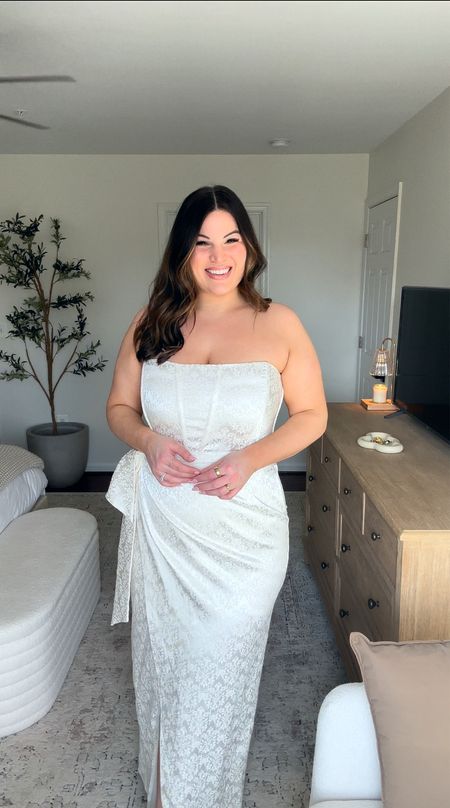 Midsize bridal outfit! This Jacquard Corset dress is a splurge for sure but omg it’s GORGEOUS!! And the fit is amazing!!

Shapewear - XL
Bra - 38D 
*use code KELLYELIZXSPANX to save 
Dress - 14
Heels - 9.5

Bridal dress, brides, curvy bride, midsize bride, wedding dress, white dress, bridal outfit, bridal fashion 

 


#LTKstyletip #LTKmidsize #LTKwedding