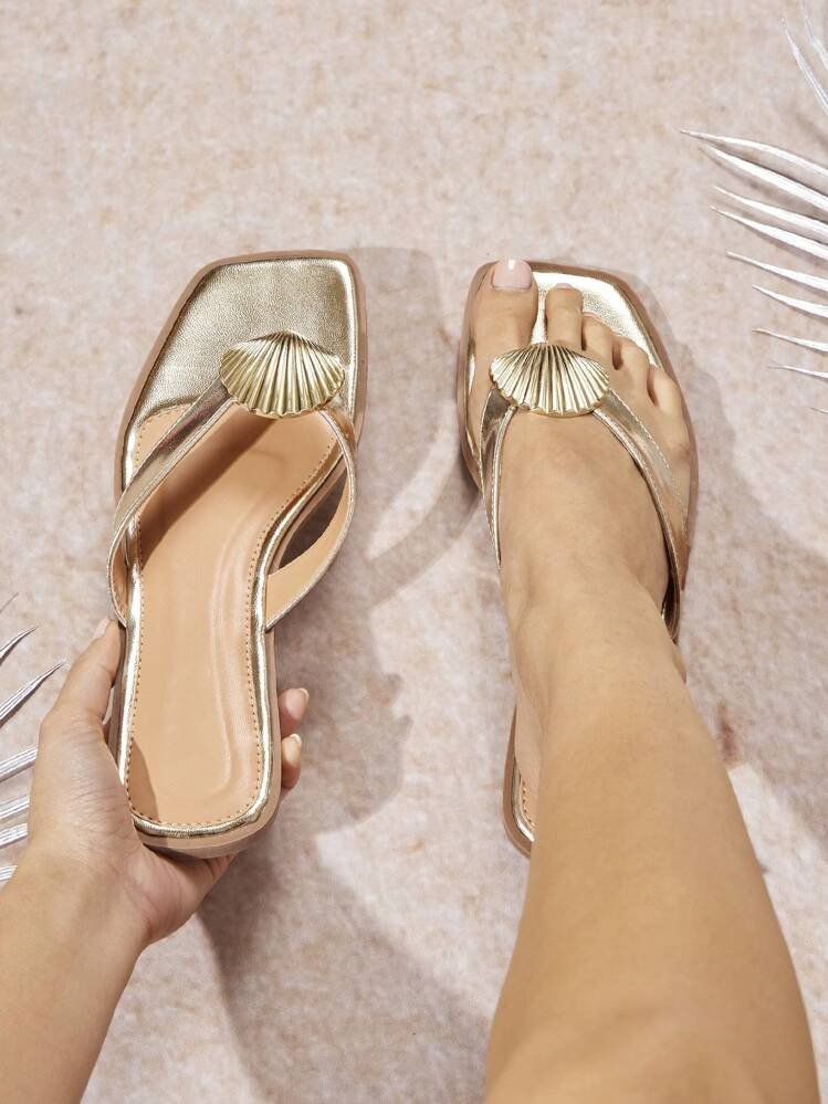 SHUZIA Women's Fashion Casual Comfy Thone Flat Sandals With Metal Decor -Punk Chic, Edgy & Mother's Day Present | SHEIN