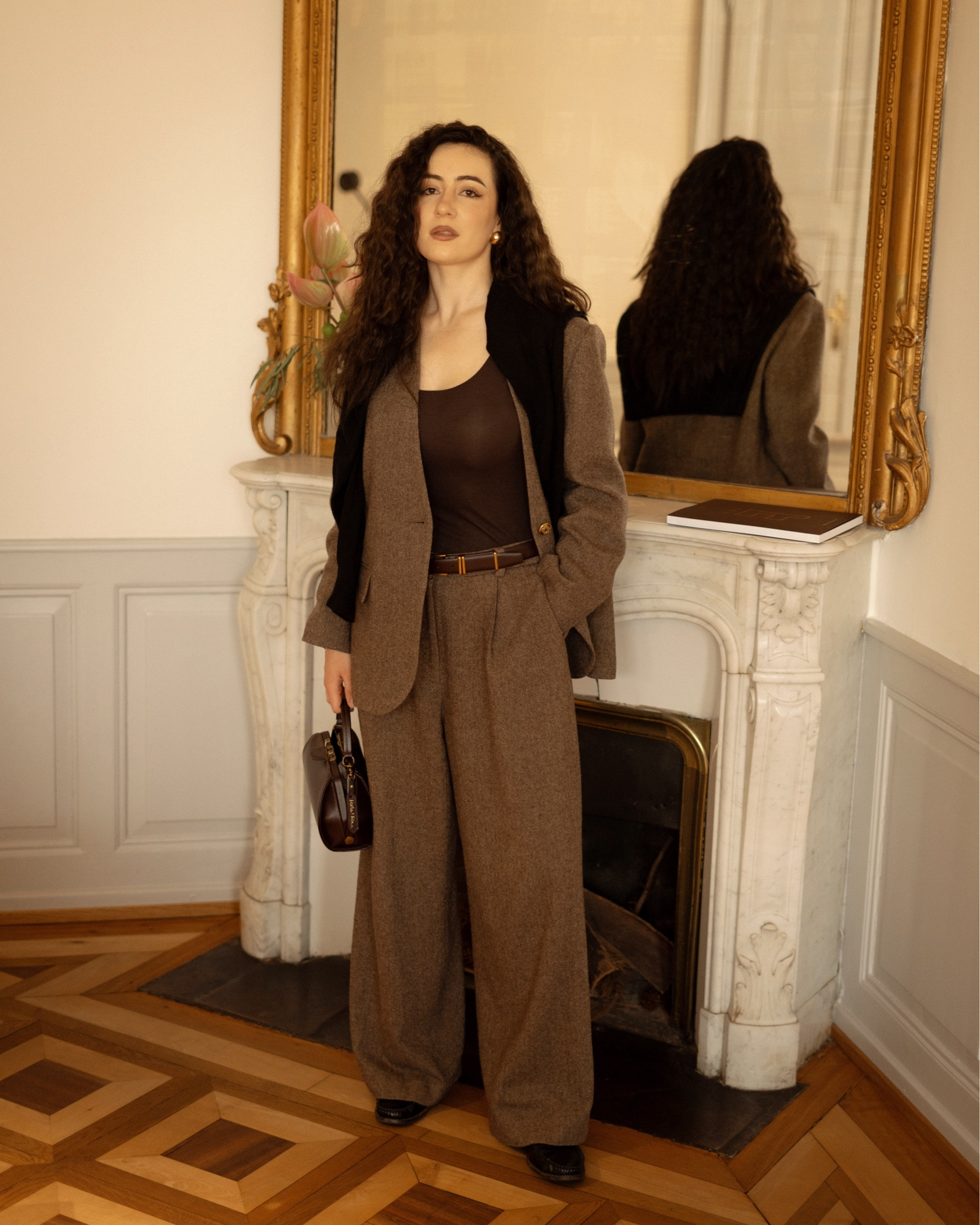 Here are my updated GOELIA discount codes:
	1.	10TAA – $10 off
	2.	TAA10 – 10% off for 2+ items
	3.	TAA30 – 30% off for 5+ items

🎁 Use TAA10 or TAA30 and get a free silk scarf!

#LTKstyletip #LTKworkwear