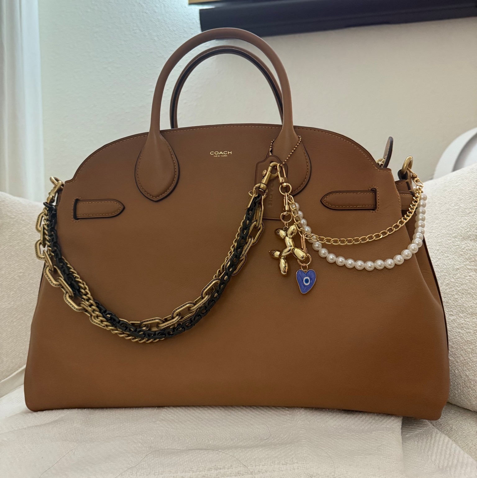 New Travel Bag Alert! Zips close, fits laptop when needed. Added an insert for organization. Accessorized her, she’s so pretty. #travelbag #workbag #bagcharms

#LTKItBag #LTKTravel