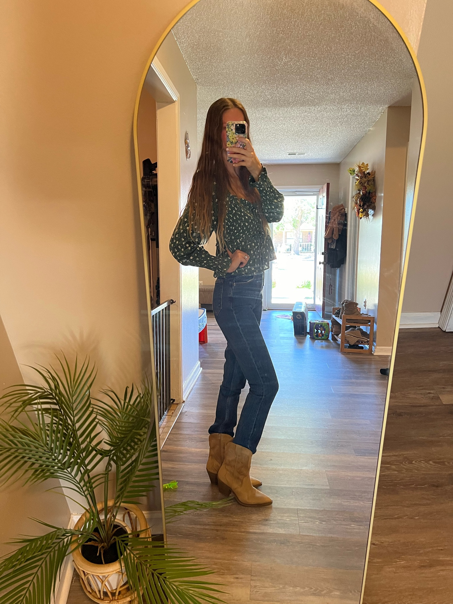 A fall outfit that you cannot go wrong with. Easy and simple but cute

#LTKFindsUnder50 #LTKStyleTip #LTKSeasonal