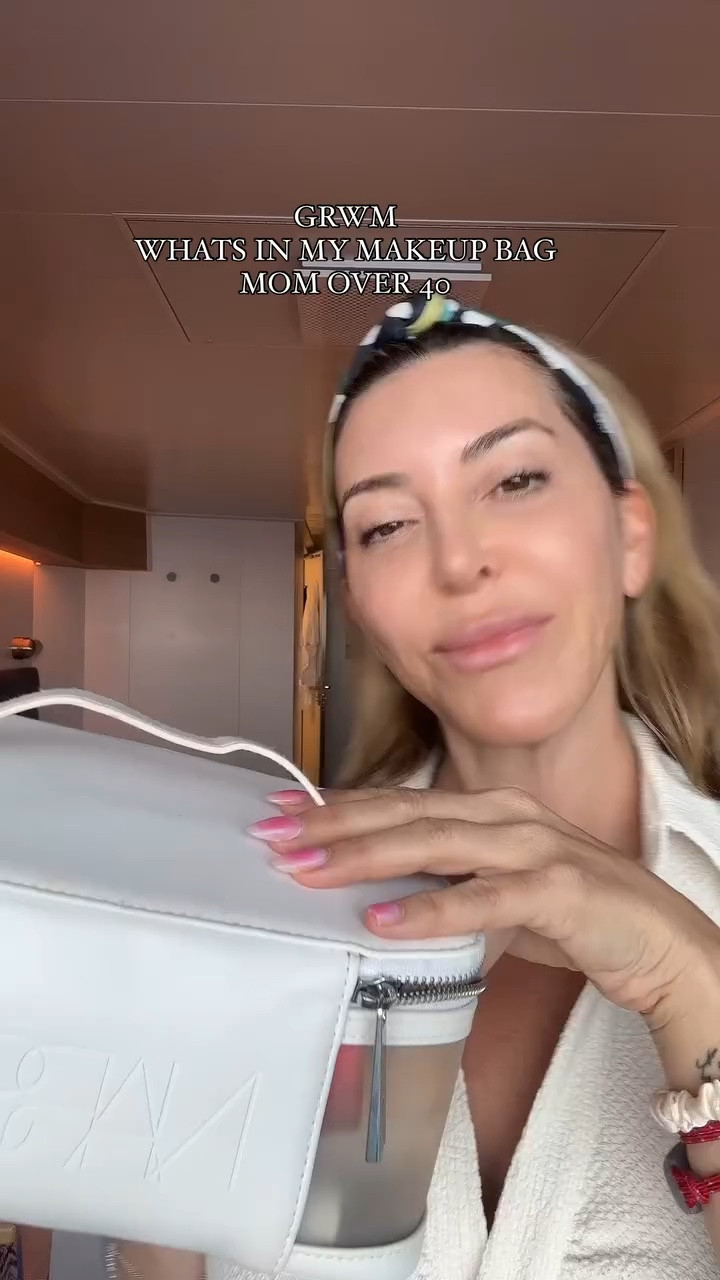 I don’t leave the US without these…

COMMENT below with the word beauty to get my travel ride or die’s sent to you. 

OR if you have any product questions ask me them here and I’ll do my best to answer them for you. Lots of new amazing products that are not wants but needs! 

#beautyover40 #travelmakeup #grwmreel 

Necklace @sydneyevan 
Dress @astrthelabel @baciami.couture 
Head Scarf @the_bathingbeauties