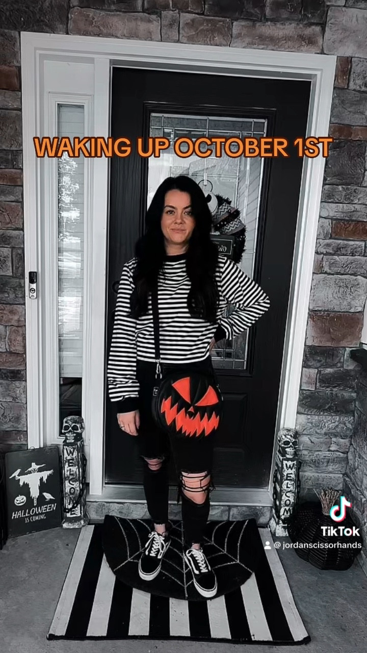 October is my personality 🖤 
#halloweenoutfit #pumpkin #pumpkinpurse

#LTKHalloween #LTKhome #LTKSeasonal