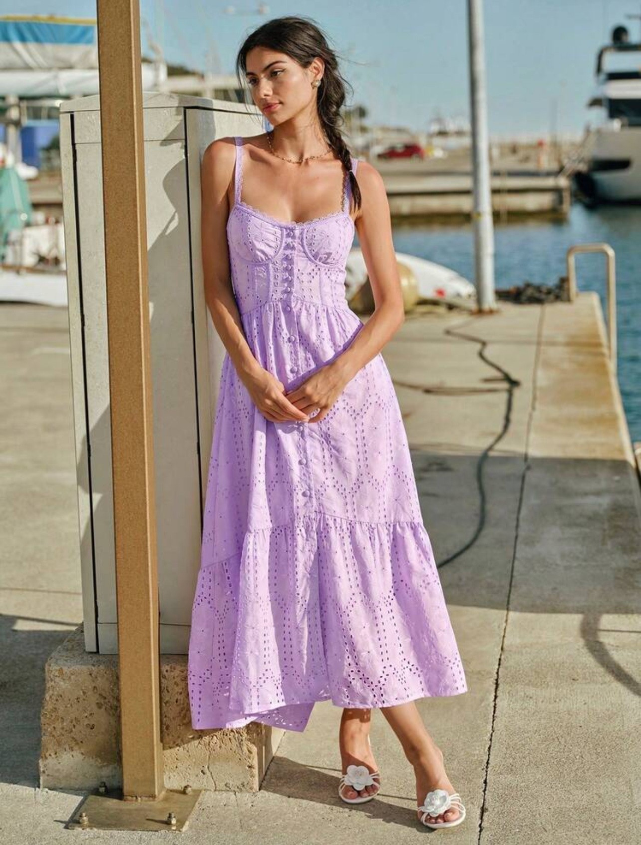 Eyelet lace bustier midi Dummer dress.
Comes in 5 colors.