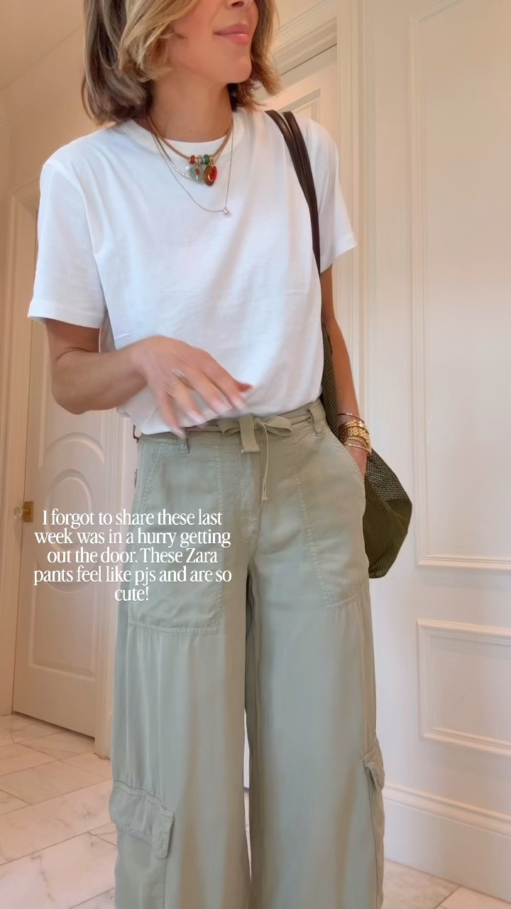 Zara pants fit tts I'm wearing size 25