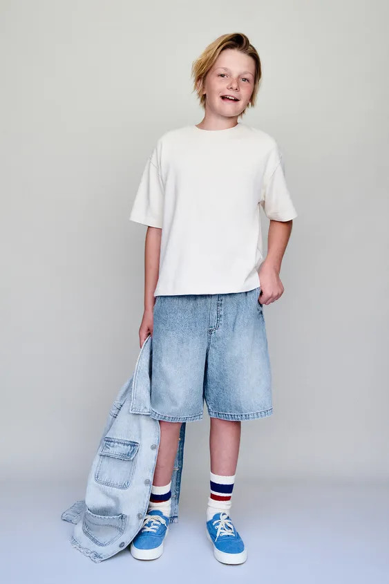 Shorts with an elastic waistband and adjustable front drawstring. Front pockets and back patch po... | Zara US