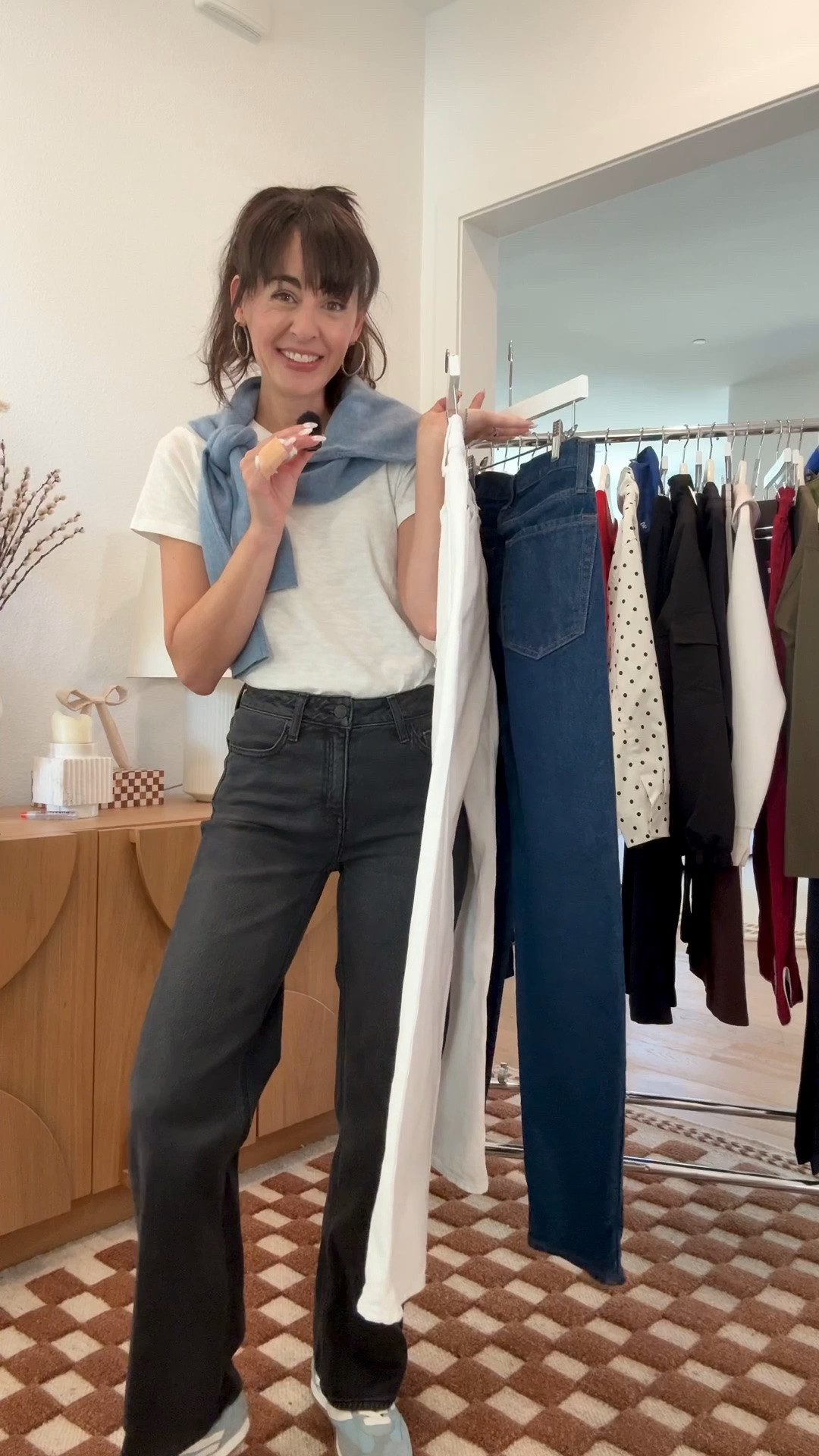 This is the jackpot for Jenna knobs if you’ve been looking for jeans that don’t look grumpy with your flats and sneakers. These are the ones! They’re under $60, ￼ available in three links and lots of colors!