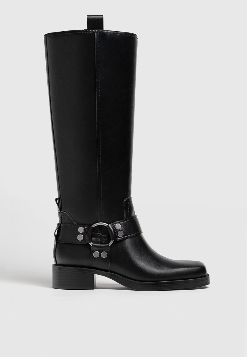 Bottes plates noires - Bottes et bottines femme | Stradivarius France | Stradivarius (FR)