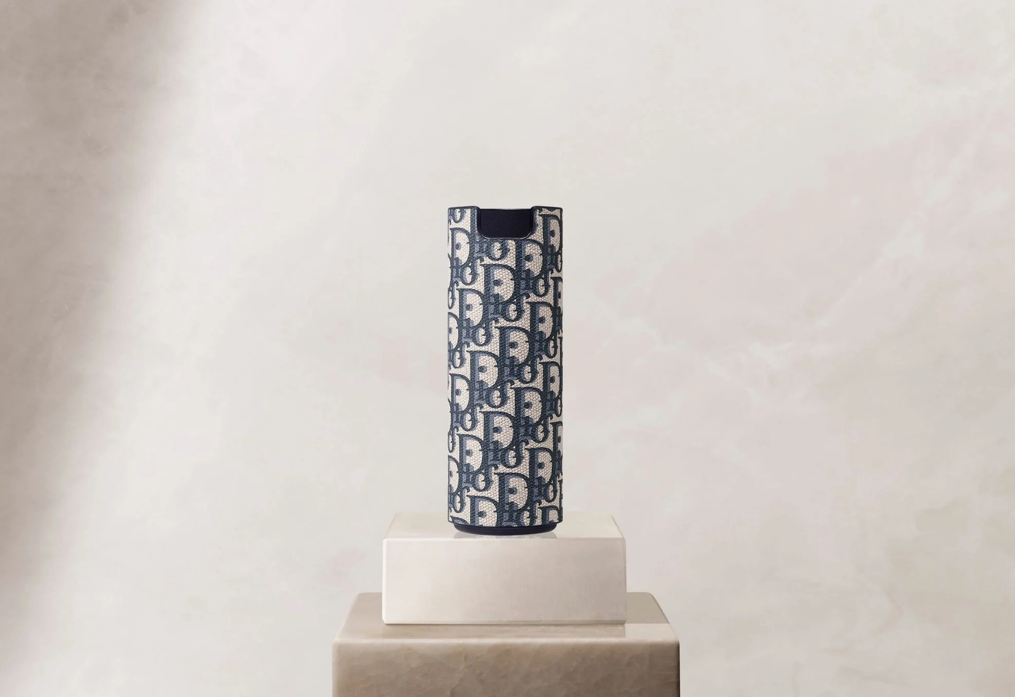 La Collection Privée Travel Case Couture Sleeve| DIOR | Dior Beauty (US)