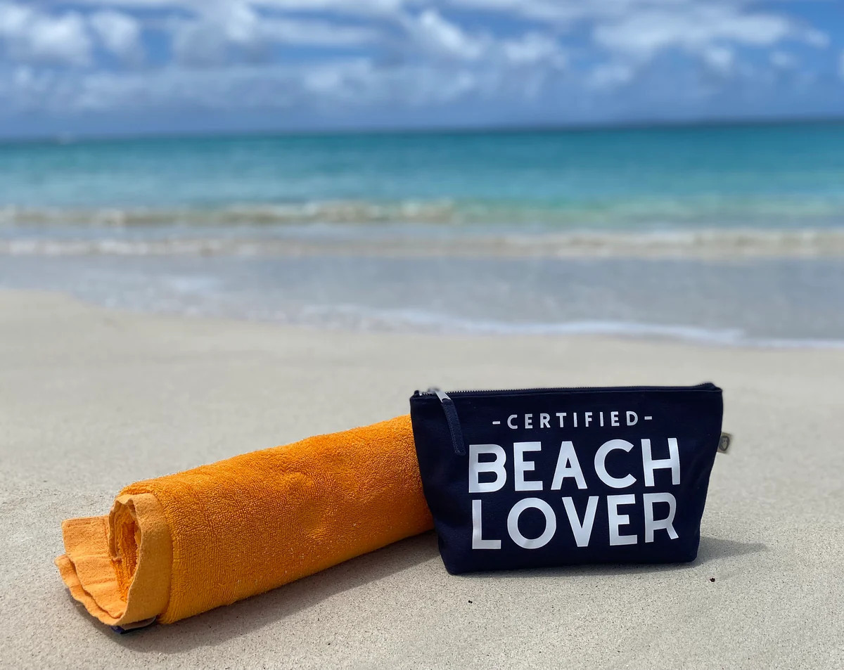 Clutch Bag: Navy with White Matte Certified Beach Lover | Quilted Koala