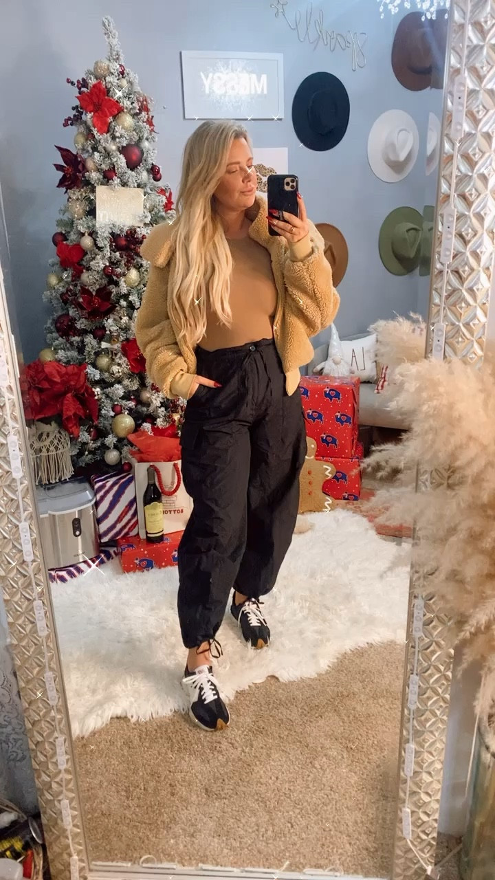 Easy winter style! I love these cargo pants from Halara paired with the crop Sherpa jacket! Easy and so comfy. 

#LTKstyletip #LTKfamily #LTKtravel