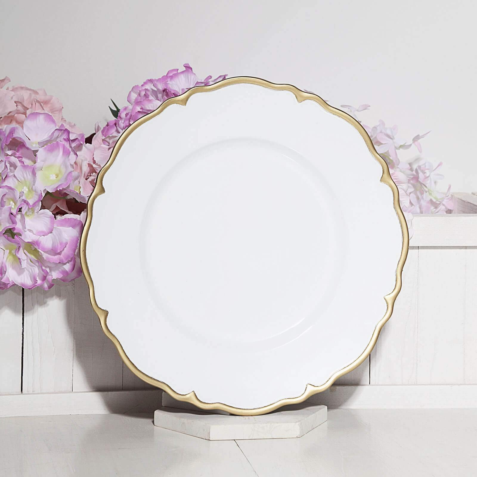 Efavormart 13" Metallic White with Gold Scalloped Edge Acrylic Plastic Charger Plates for Table Deco | Amazon (US)