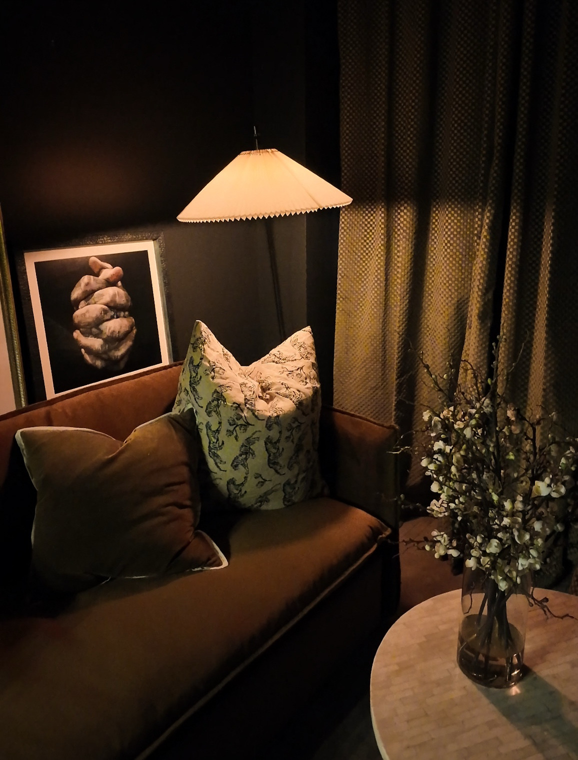 A very moody guest room

#LTKOver40 #LTKHome #LTKHoliday